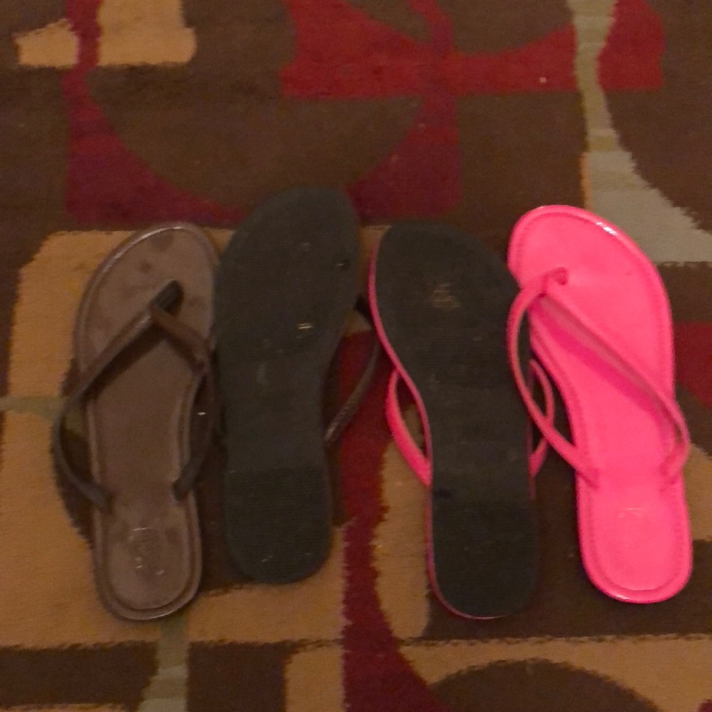 Patent leather flip-flops